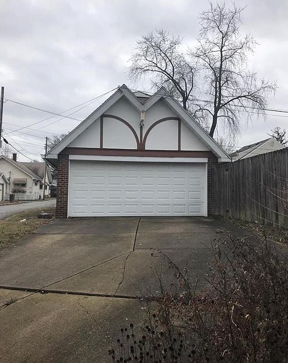 2nd image of 702 E 31st St