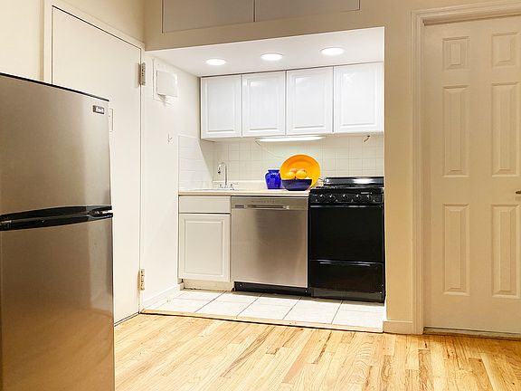 3rd image of 105 W 77th St APT 3E