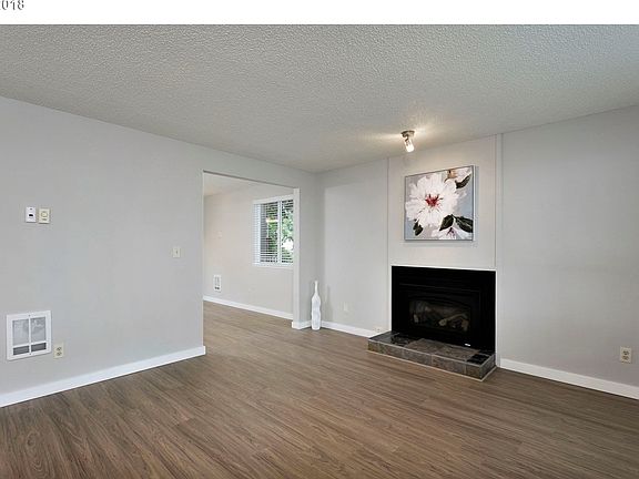 5th image of 2608 Grant St