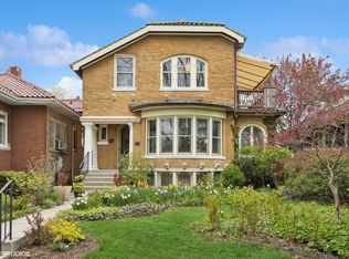 22 Le Moyne Pkwy, Oak Park, IL 60302