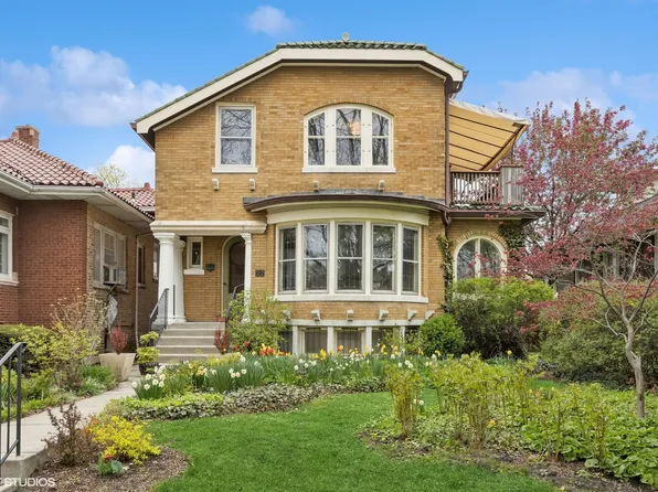 22 Le Moyne Pkwy, Oak Park, IL 60302