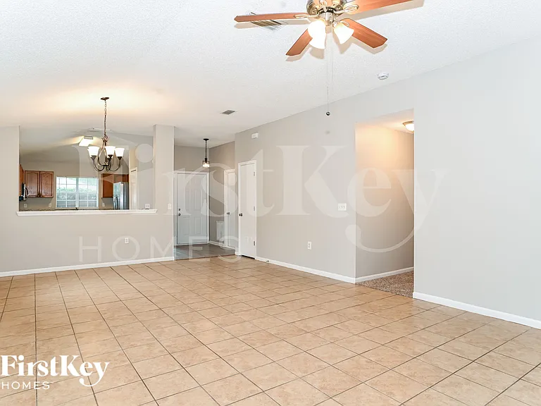 2137 Featherwood Dr W — Photo 4