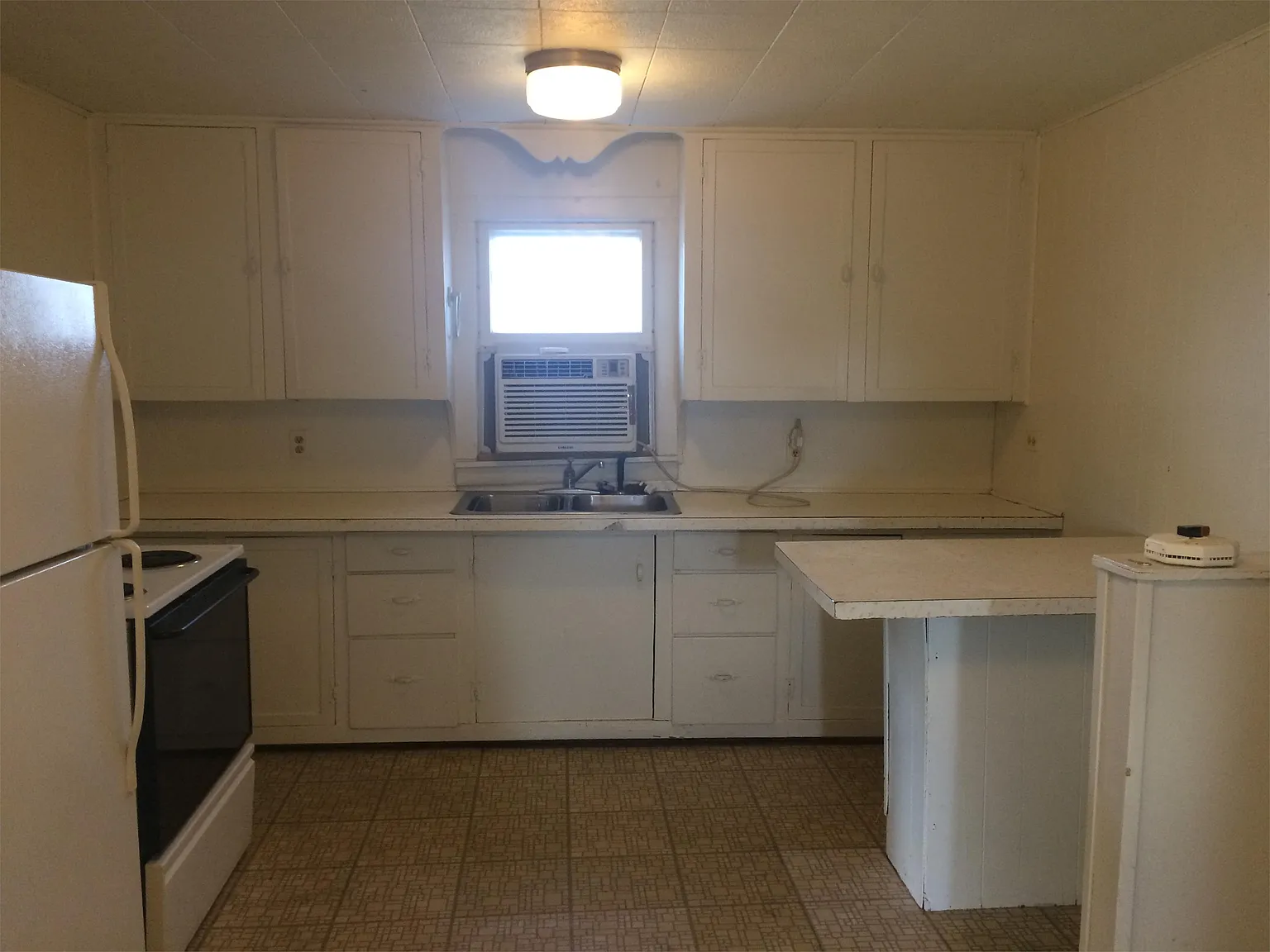 1923 E Ridgeway Ave - * — Photo 2