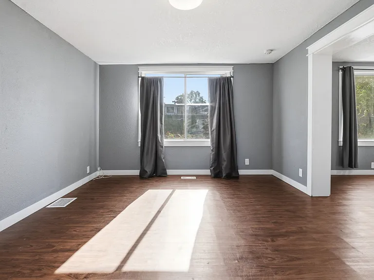 215 E Sherman St #1 — Photo 16