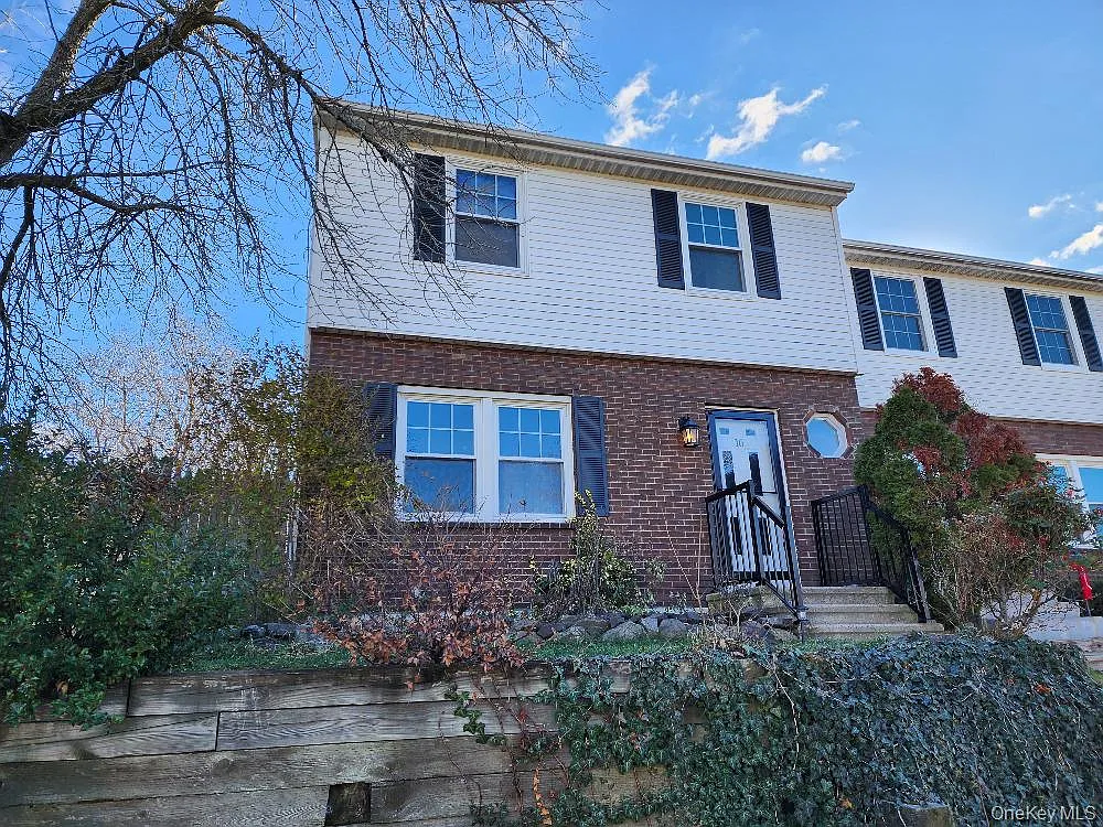 3 bed, 1.5 bath, 1232 sqft, $3,250 — Photo 2