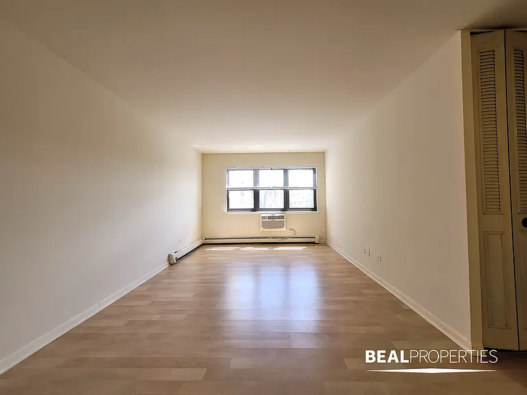 445 W Barry — Photo 105