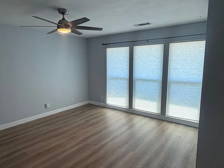 2568 Mayfair Ct — Photo 5