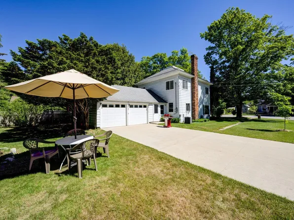 110 W 6th St, Northport, MI 49670