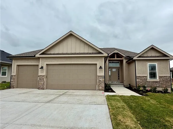 1909 Longview Dr, Liberty, MO 64068