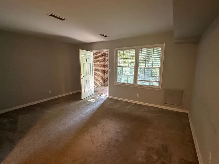 1900 & 1904 Canterbury Cir — Photo 2