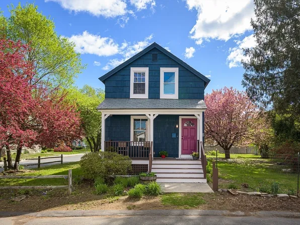 17 Olympia St, Easthampton, MA 01027