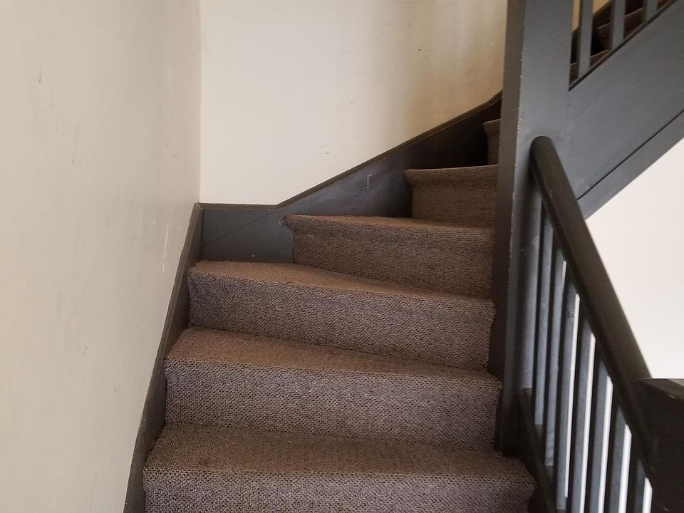 2 flight of stairs 