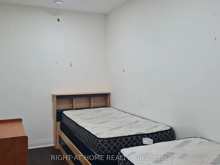 10 Emmott Ave #A — Photo 7