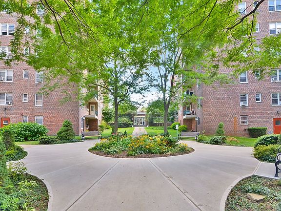 3rd image of 3750 Hudson Manor Ter APT 4EW