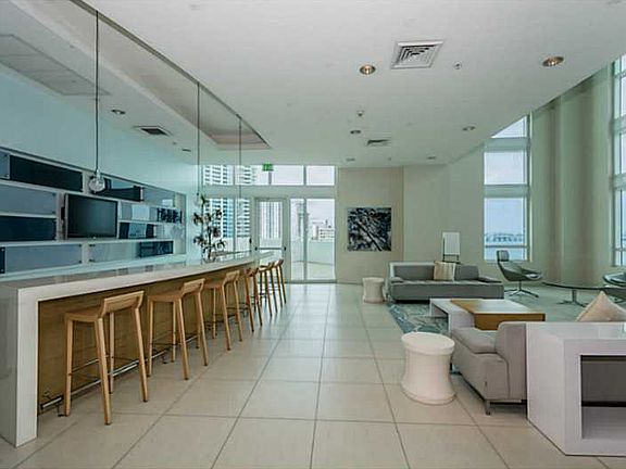 4th image of 1900 Bayshore Dr #4119