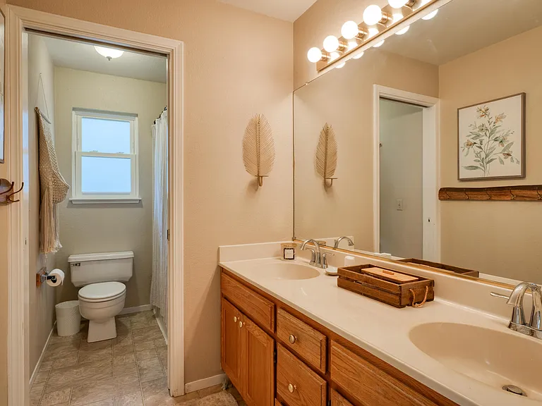 2310 S Hampton Cir — Photo 24