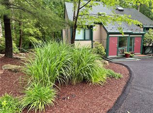 561 Laurel Pond Dr, Farmington, PA 15437