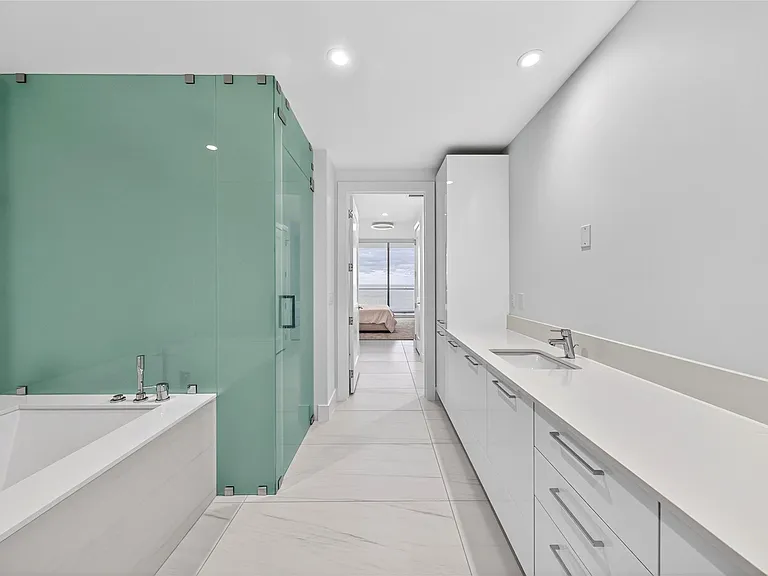 153 N Seabreeze Blvd #1901 — Photo 22