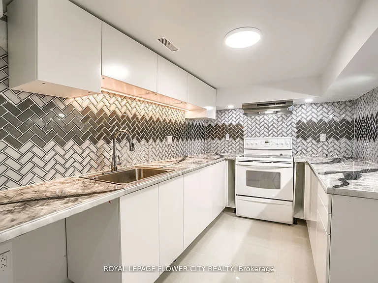 12 Gondola Cres #BASEMENT — Photo 5