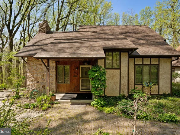 5253 Spring Dr, Center Valley, PA 18034