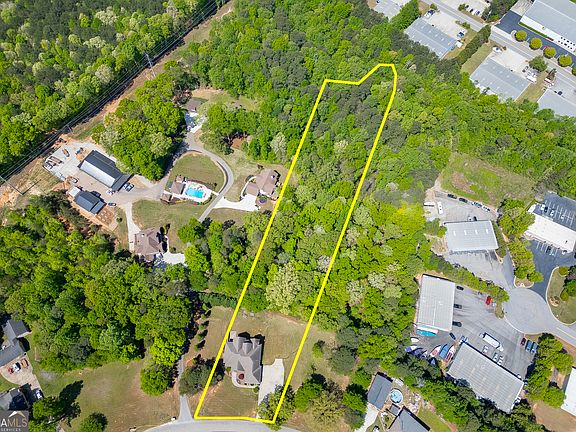 2nd image of 436 Thunder Rd