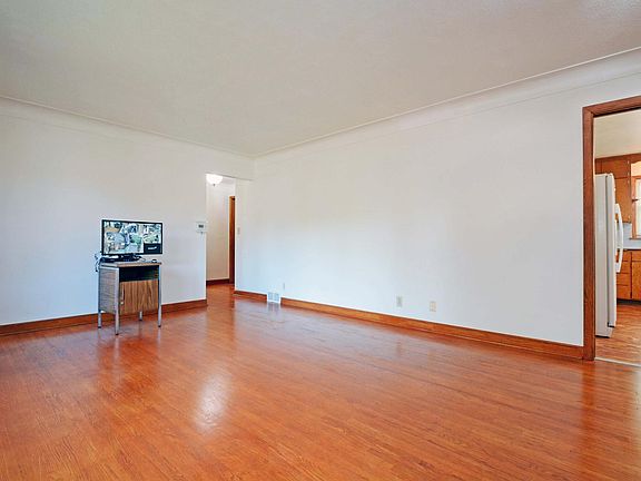 5th image of 1233 Prosperity Ave