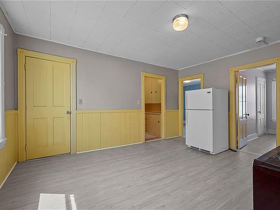 4th image of 122 Sylvian St