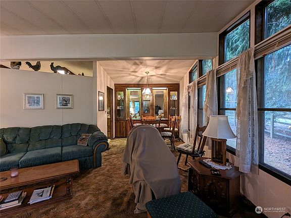 5th image of 8233 Dawn Hill Drive SE