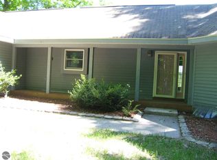 2386 S Pineview Rd, Suttons Bay, MI 49682