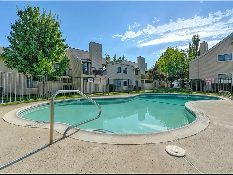 7445 Auburn Oaks Ct #G — Photo 10