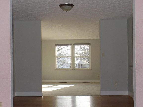 3rd image of 512 Morningview Ave