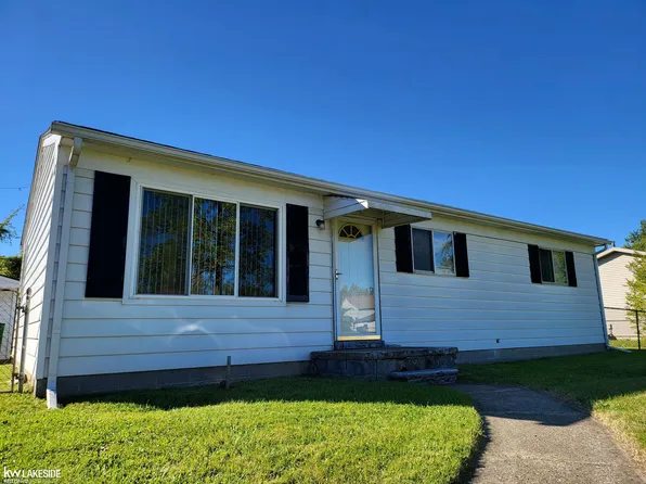 33711 Floyd St, Clinton Township, MI 48035