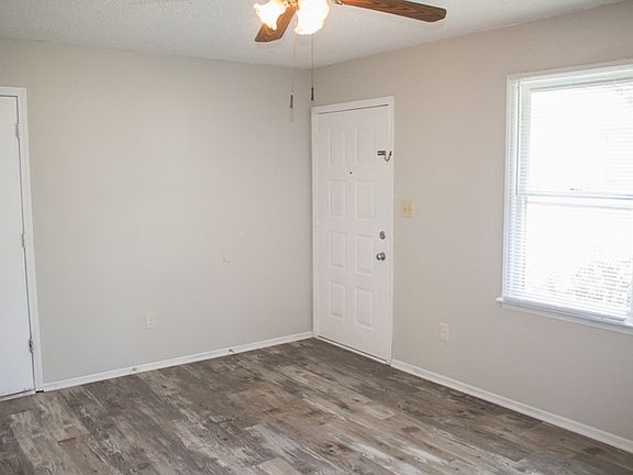 2nd image of 703 NE Banner Dr