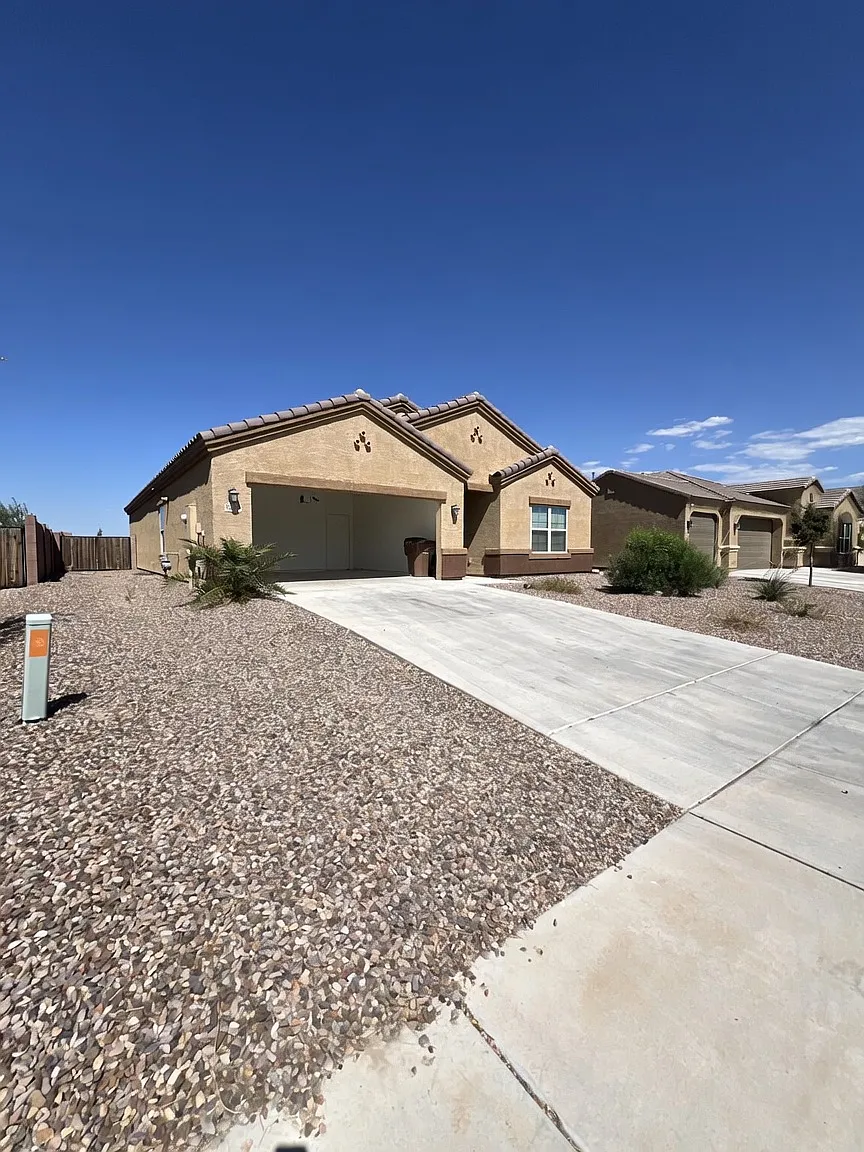 4 bed, 1854 sqft, $2,100 — Photo 2