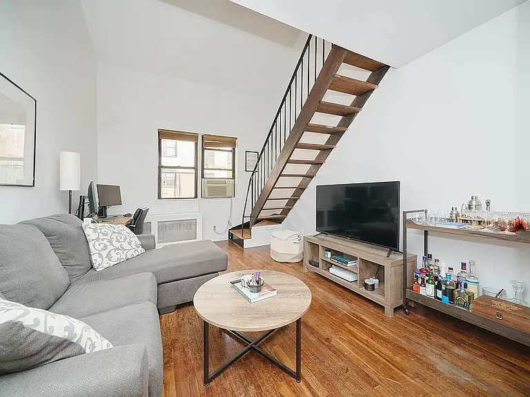 131 E 17th St #14 — Photo 1