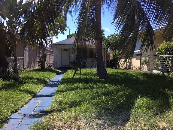 3rd image of 23200 Sedawie Dr