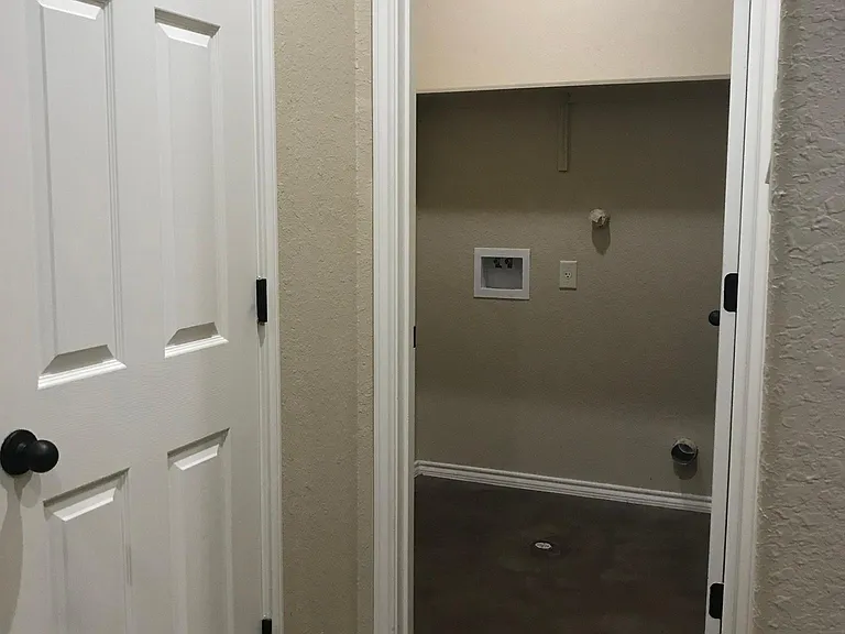 2558 Pahmeyer Rd — Photo 11