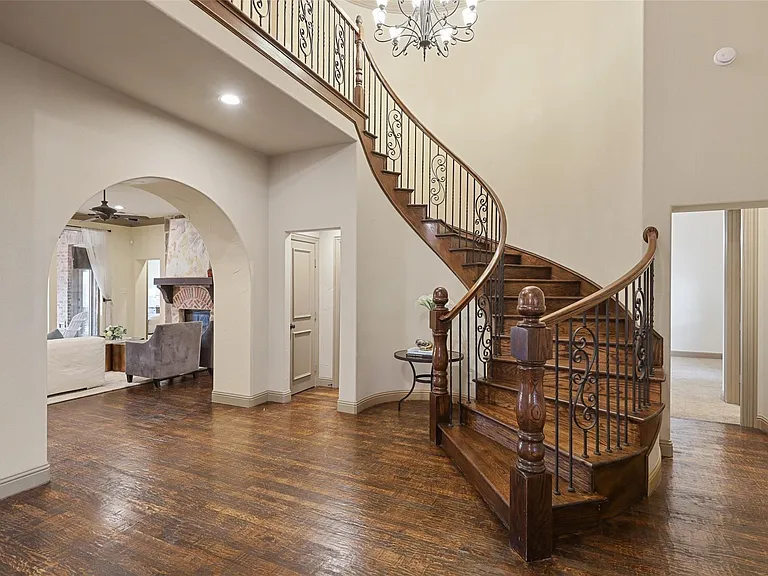 2408 Lady Of The Lake Blvd — Photo 11