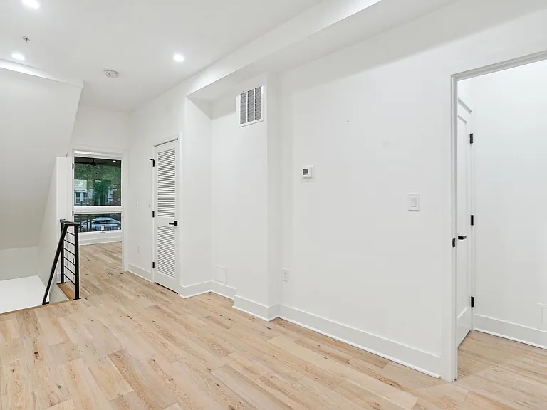 1111 K St NE #2 — Photo 11