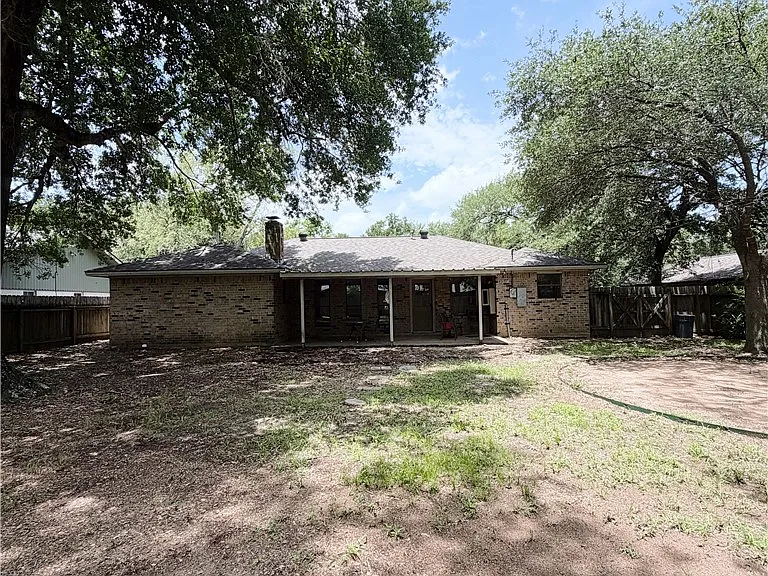 2706 Red Hill Dr — Photo 41