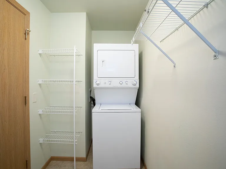 Prairie Crest Apartments — Photo 12