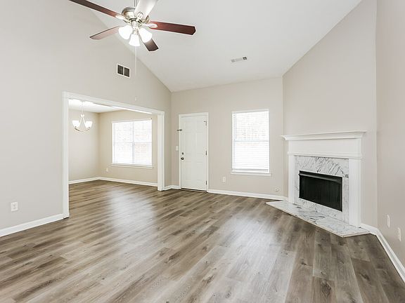 5th image of 3109 Canter Ct NE