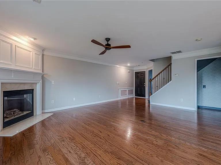 300 Balaban Cir — Photo 5