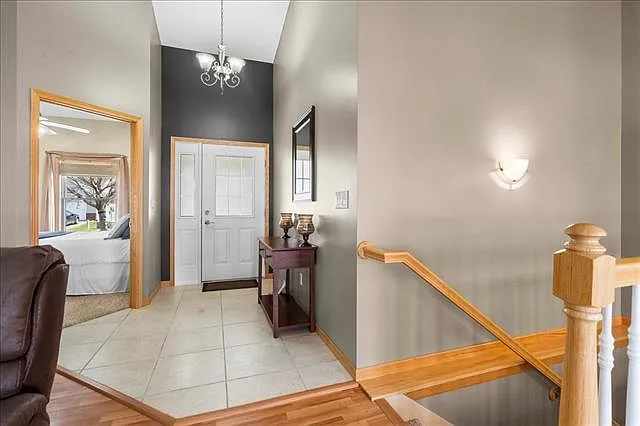 2049 Sherman Dr — Photo 2