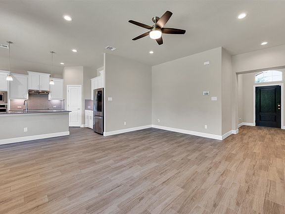 3rd image of 802 Grove Park Ln