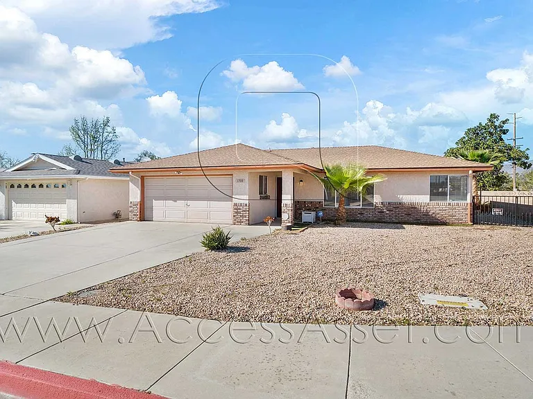 1700 Walden Ln — Photo 32