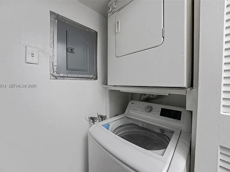200 Lakeview Dr #101 — Photo 36