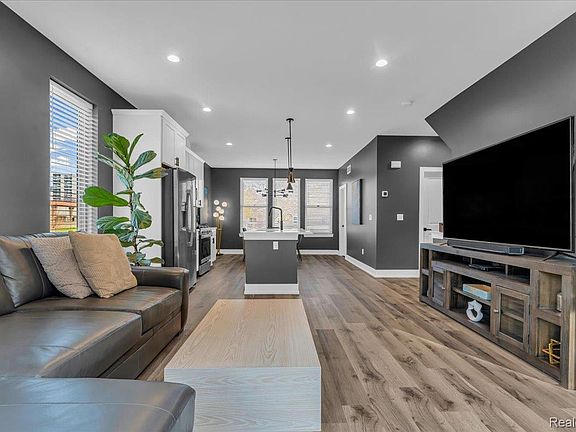 5th image of 1061 Hampton Cir