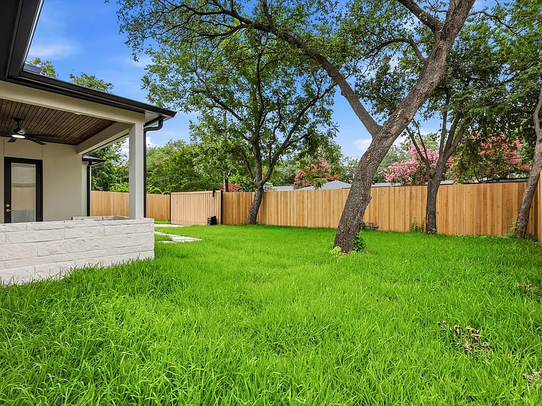 3135 Walnut Hill Ln — Photo 37