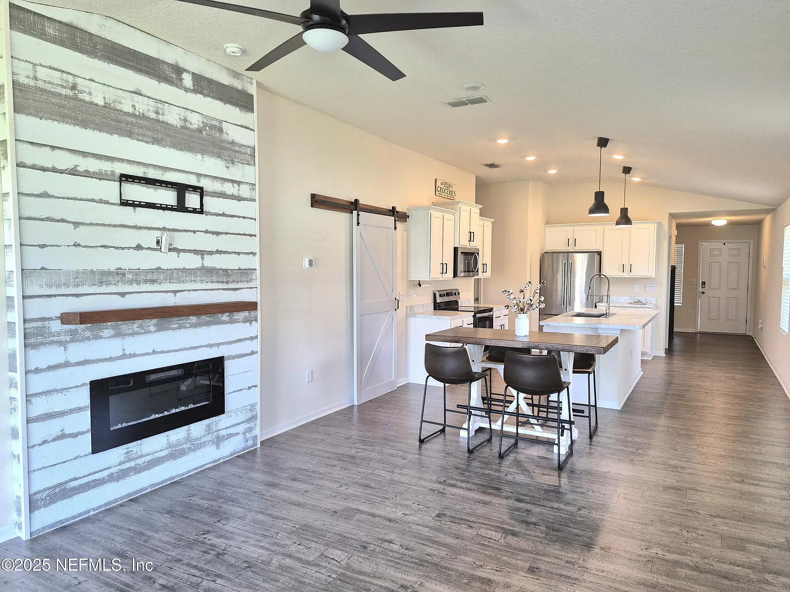 3 bed, 2.0 bath, 1398 sqft, $1,900 — Photo 3